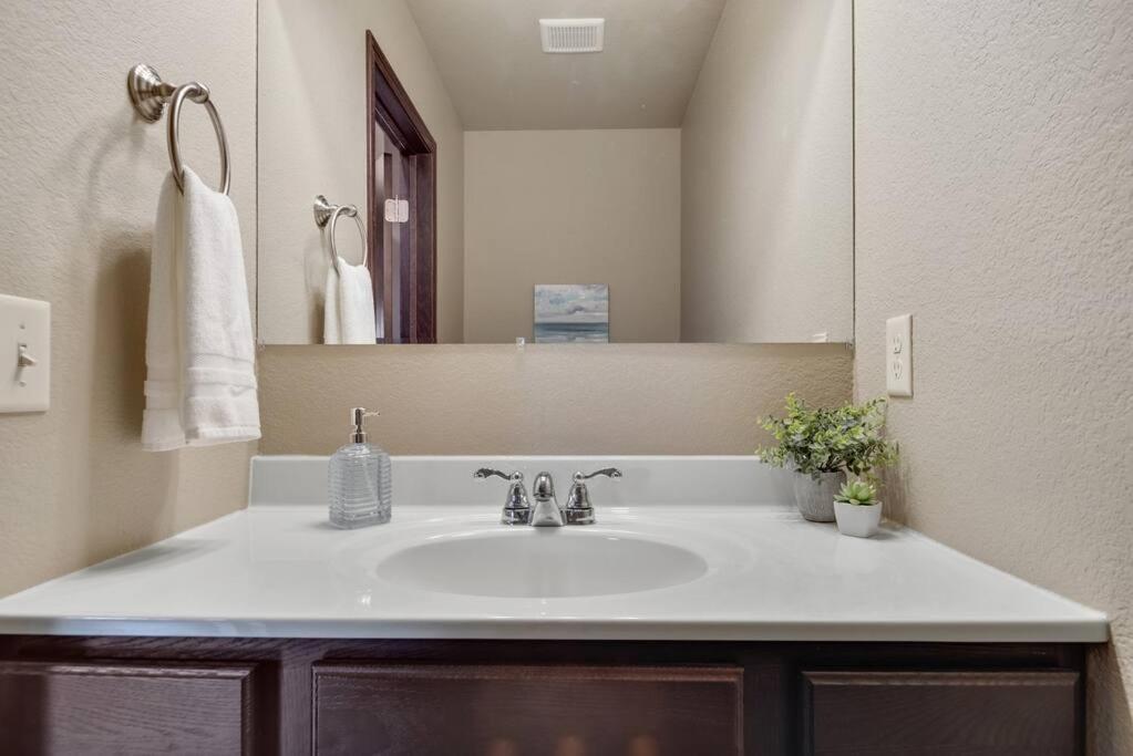 Large Home In The Most Convenient Location Rapid City Esterno foto